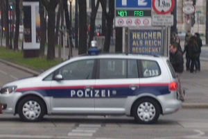 BORBA PROTIV ILEGALNIH MIGRACIJA: Austrija poslala 20 policajaca u Srbiju