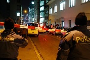 (FOTO) PUCNJAVA U CIRIHU: Napadač ranio troje u Islamskom centru!