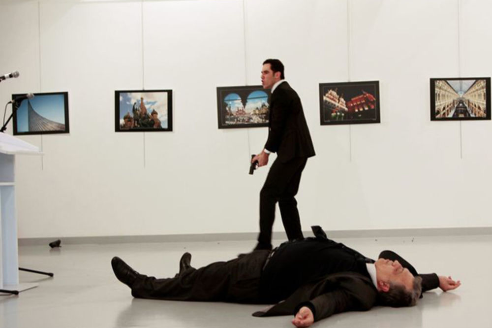 JEZIVA ISPOVEST FOTOGRAFA: Mrtav ambasador pao je pred mojim očima, ali pravi ŠOK tek je usledio!