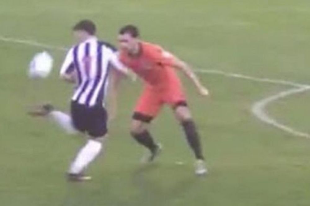 (VIDEO) ČUDO IZ SEDME LIGE: Igrač engleskog niželigaša postigao gol koji se retko viđa