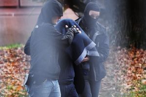 SIMPATIZER ISLAMSKE DRŽAVE UHAPŠEN U NOVOM PAZARU: Armin A. u kući držao hemikalije za pravljenje eksploziva, zastavu ISIS