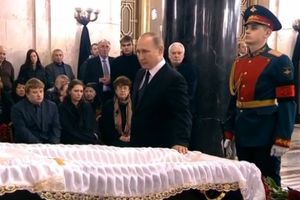 (VIDEO) KOMEMORACIJA U MOSKVI: Putin na sahrani ubijenom ruskom ambasadoru Karlovu