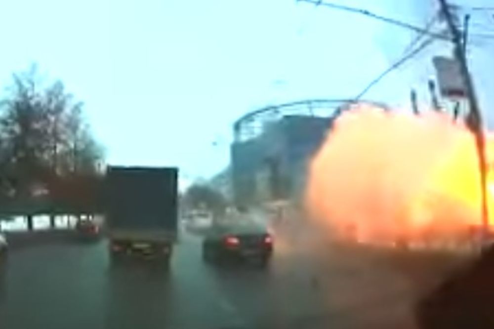 (VIDEO) SAMO JE SUNULA VATRA: Kamera snimila eksploziju u metrou u Moskvi!
