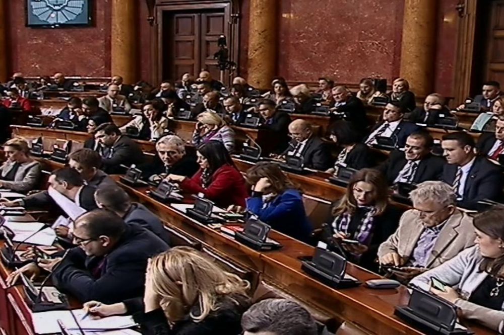 (VIDEO) NEVIĐENA SRAMOTA SRBIJE: Skupština ne sme da istraži političku pozadinu ubistva Đinđića