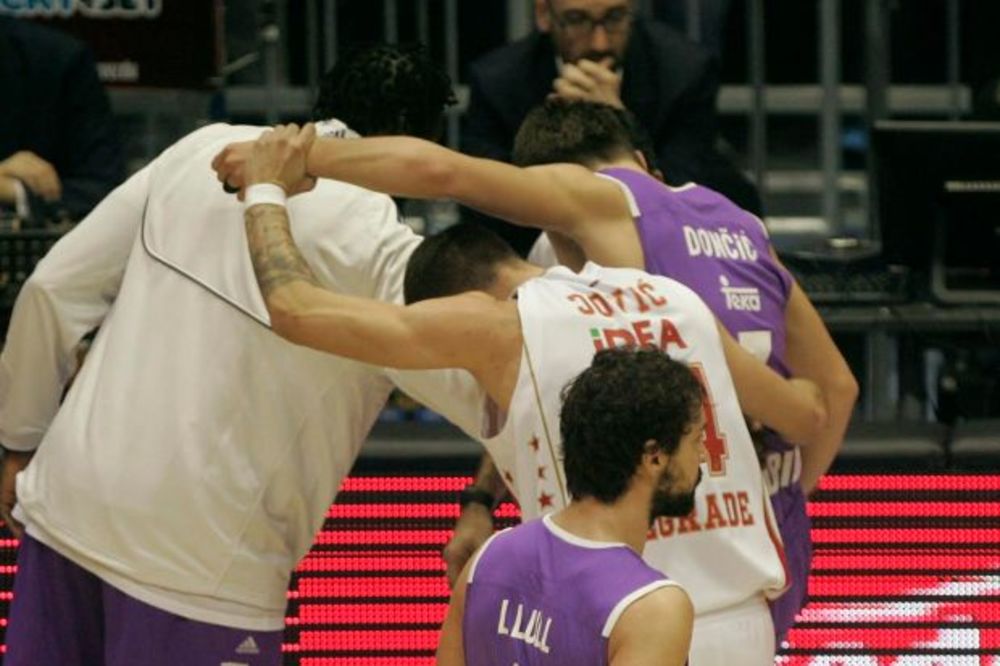(FOTO) SJAJAN GEST JOVIĆA KOJI JE ODUŠEVIO SVE: Košarkaš Zvezde pomogao povređenom igraču Reala!