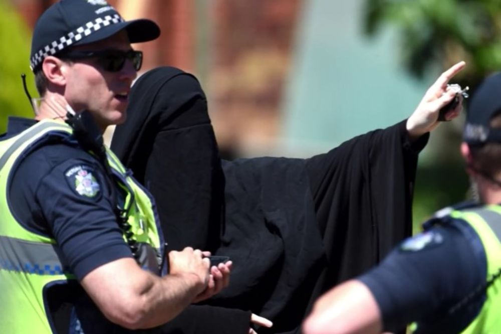 (VIDEO) ZAMALO DA IM SE DOGODI KRVAVI BOŽIĆ: Sprečen teroristički napad u centru Melburna