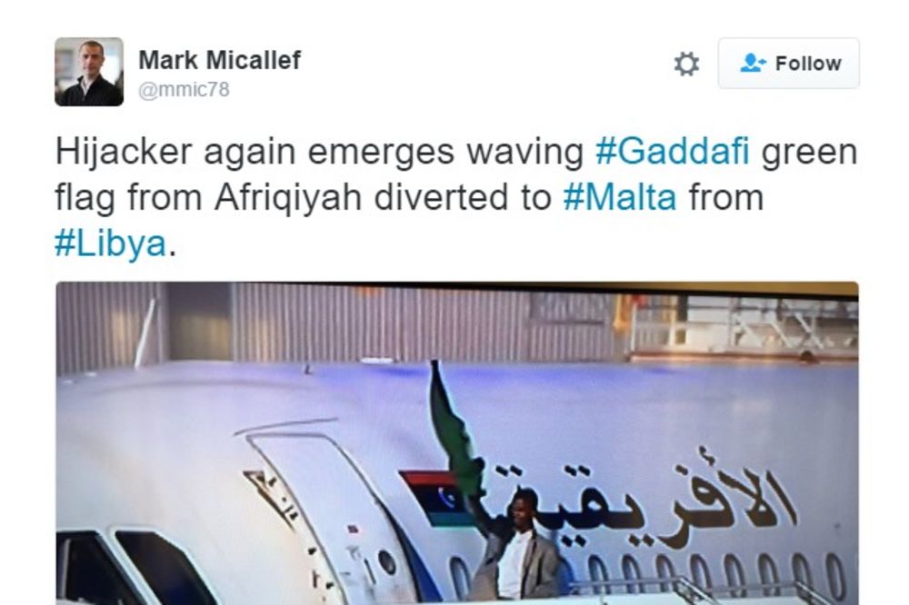 (FOTO) OVO JE OTMIČAR LIBIJSKOG AVIONA: Snimljen kada je izašao sa Gadafijevom zastavom