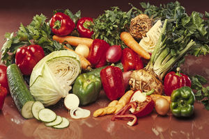 IZBEGAVAJTE SIROVE NAMIRNICE: Morate da znate da je ovo povrće zdravije KUVANO nego SVEŽE!