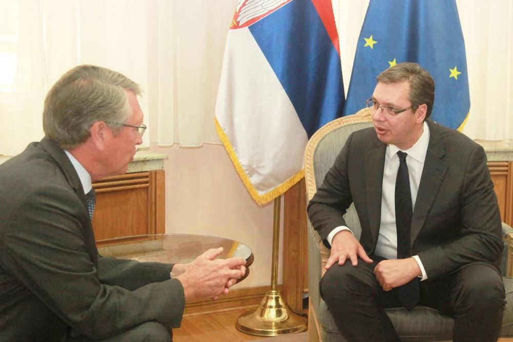 SRBIJA SAOSEĆA SA PORODICAMA STRADALIH PUTNIKA: Vučić posetio ruskog ambasadora Čepurina