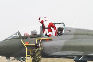 VELIKI DAN ZA KLINCE: Deda Mraz i Dobra vila sleću sutra pre podne na aerodrom u Batajnici!