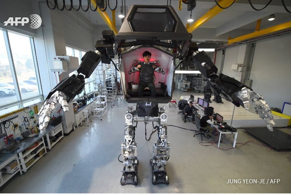 (VIDEO) TRESE SE ZEMLJA POD NJEGOVIM NOGAMA; Južnokorejci napravili robota kopiju čoveka