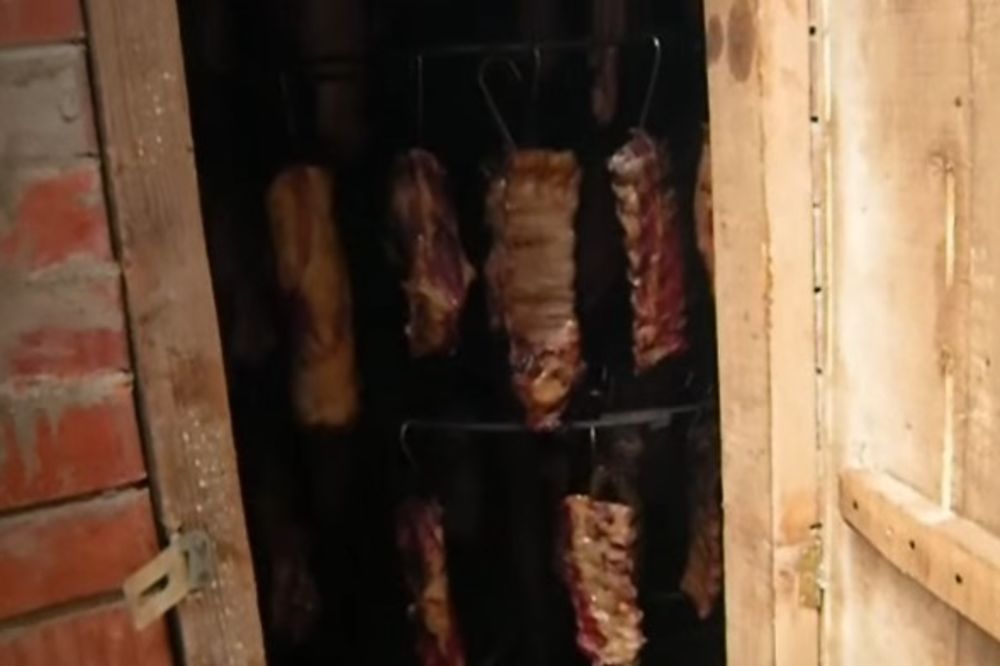 NEZAPAMĆENA KRAĐA U KRAGUJEVCU: Lopovi odneli oko 130 kilograma mesa iz pušnice