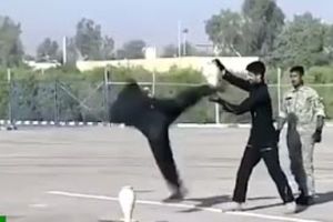 (VIDEO) KAKVA BLAMAŽA IRANSKIH KOMANDOSA: Pa da li je ovo moguće?! Nisu mogli običnu vazu da polome!