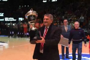 (VIDEO) NIJE MOGAO DA SAKRIJE EMOCIJE: Pogledajte kakve je ovacije dobio srpski trener u Valensiji