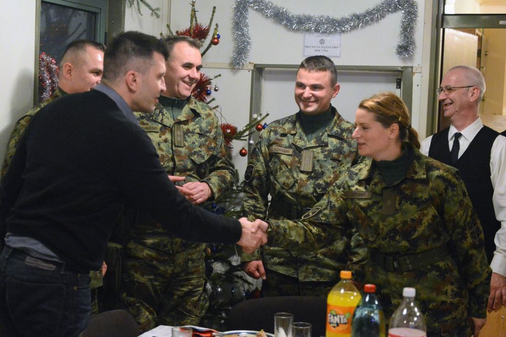 KOPNENA ZONA BEZBEDNOSTI: Đorđević i Diković Novu  2017. dočekali sa vojnicima i starešinama