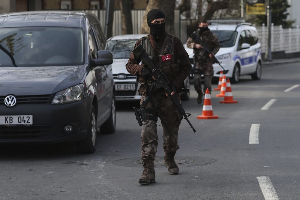 LOV NA TERORISTU: Istanbul pun kontrolnih punktova, policija zaustavlja vozila i proverava dokumenta