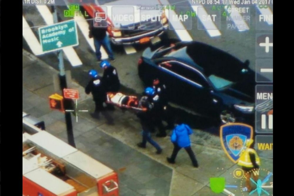 (FOTO, VIDEO) JEZIVA DRAMA U NJUJORKU: Voz iskočio iz šina i zakucao se u zid, preko 100 povređenih!