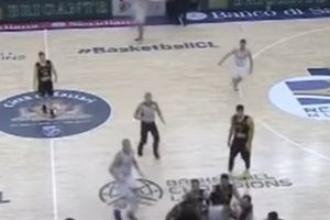 (VIDEO) LUDNICA U ITALIJI Navijač Dinama udario hrvatskog košarkaša, a onda je nastao HAOS na meču