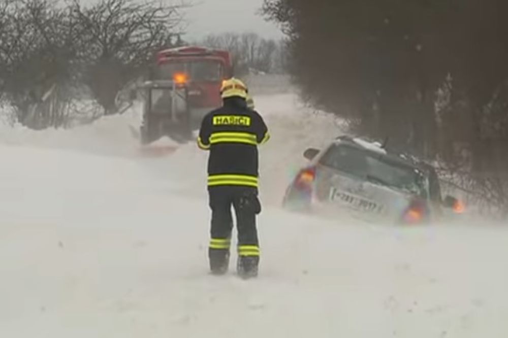 (VIDEO) ZIMA NAPADA EVROPU: Nemačka obala potopljena, Poljsku teroriše jaka snežna mećava