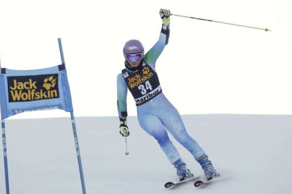 (VIDEO) LEGENDARNA SLOVENKA OTIŠLA U PENZIJU: Tina Maze se na Pohorju oprostila od skijanja