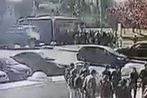 (UZNEMIRUJUĆI VIDEO) HOROR U JERUSALIMU: Objavljen snimak stravičnog napada kamionom!