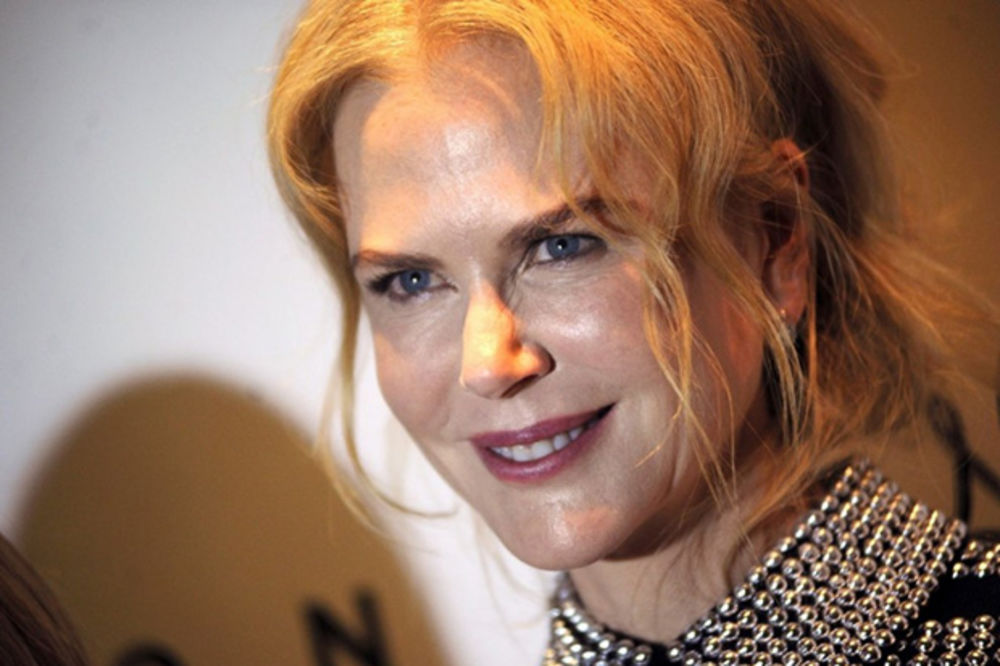 (FOTO) Više ne liči na ženu, već na voštanu figuru: Nikol Kidman unakažena od botoksa