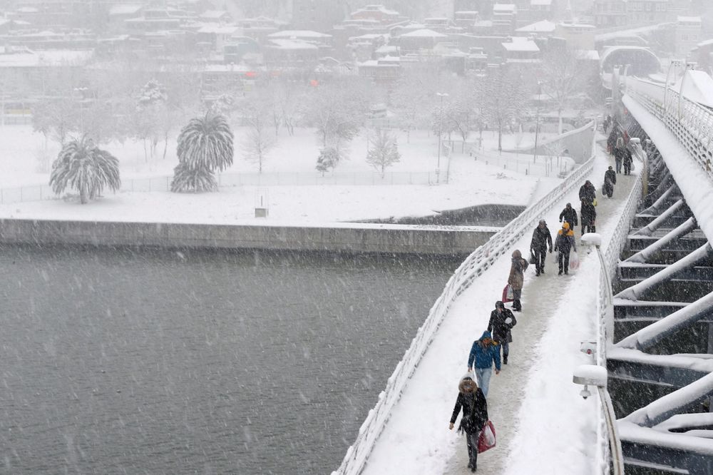 (VIDEO) LEDENI PAKAO U EVROPI: Ciča zima ubila 48 ljudi!