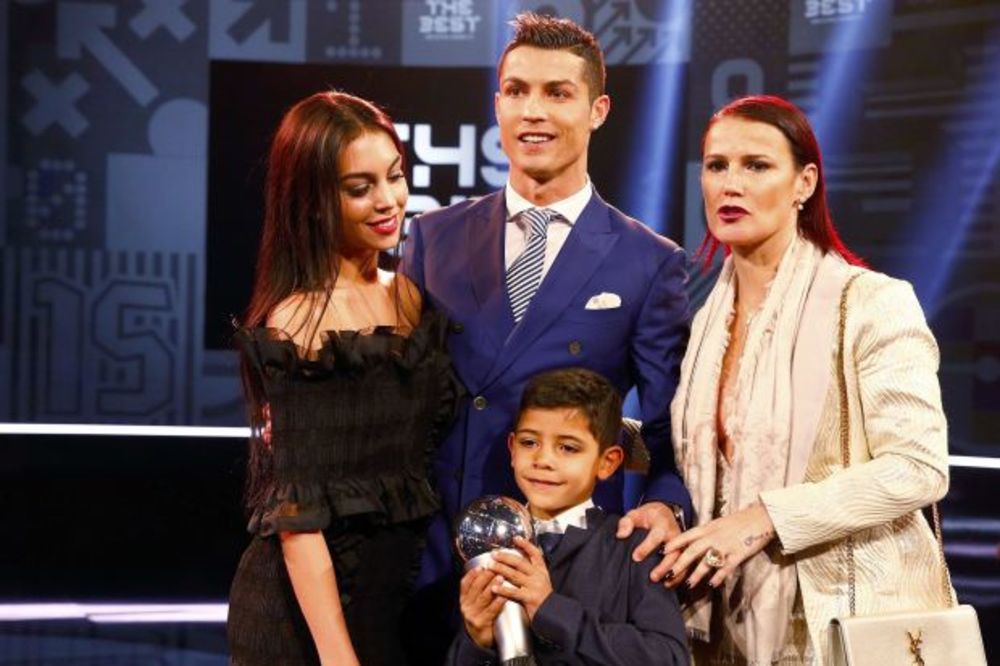 PROVOKACIJA: Slikao se sa Ronaldovom seksi devojkom, a evo šta mu je zvezda Reala poručila