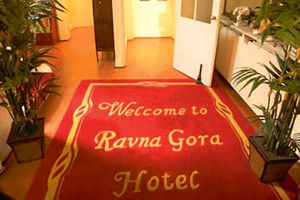 (FOTO) RAVNA GORA U HOLAND PARKU: Ovo je četnički hotel usred Londona