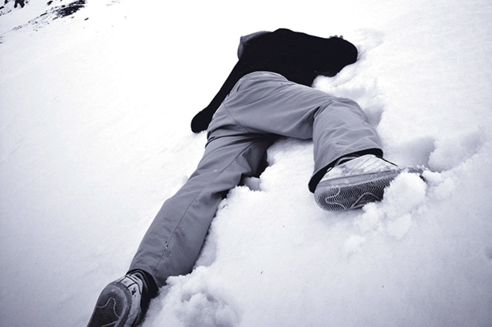 UŽAS KOD TRSTENIKA: Pronađeno telo smrznutog muškarca (73) u potoku