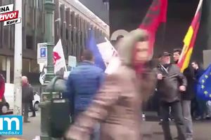 (VIDEO) SPECIJALCI ČUVAJU SRPSKU AMBASADU U BRISELU: Albanci protestovali zbog hapšenja Haradinaja
