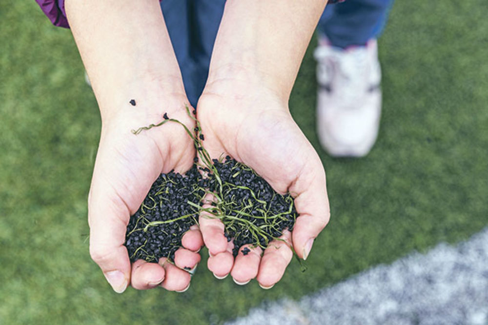 OPASNO: Veštačka trava na fudbalskim terenima izaziva rak?