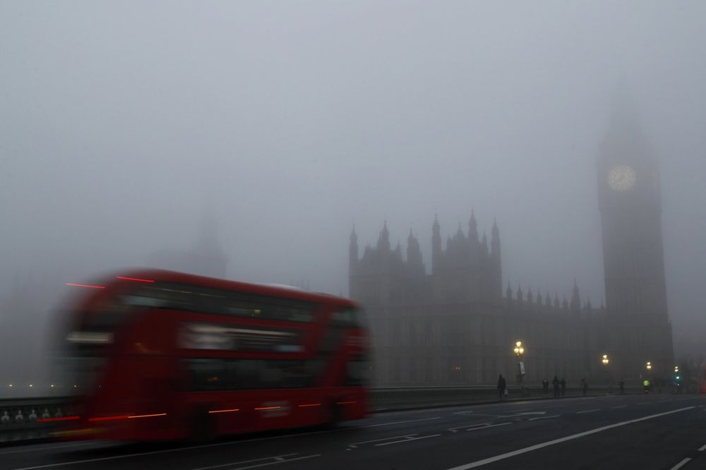 (VIDEO) KOLAPS U LONDONU: 100 letova otkazano zbog guste magle