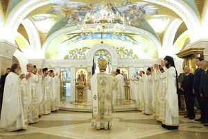 (FOTO) SAVINDAN U SLIKAMA: Evo kako je služena liturgija u Hramu Svetog Save