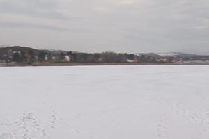 (VIDEO) RIBE NEMAJU KISEONIK: Uprkos otopljenju, Oblačinsko jezero i dalje pod ledom!