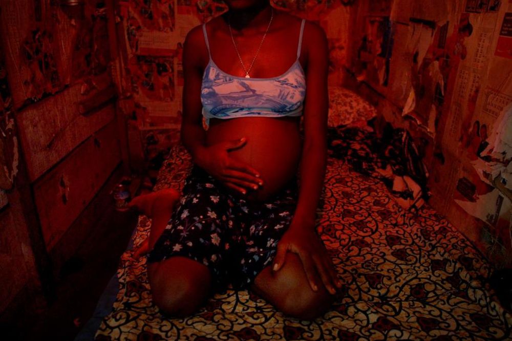 (FOTO) JEZIVE JAVNE KUĆE: Ovde žene zaražene HIV-om prodaju tela