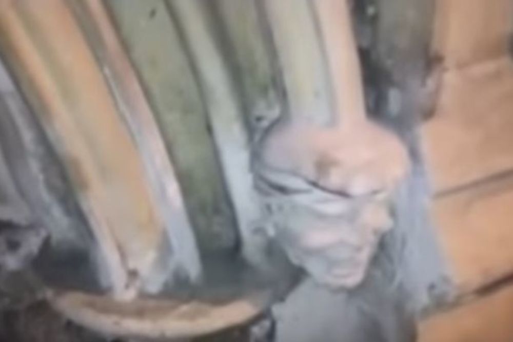 (VIDEO) TRAMPOVO LICE OTKRIVENO NA CRKVI: Evo ko je lik isklesan pre 700 godina!