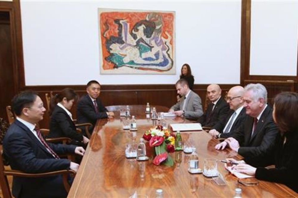 SASTANAK S PREDSTAVNICIMA KOMPANIJE: Predsednik Nikolić pozvao Kineze da ulažu u Srbiju