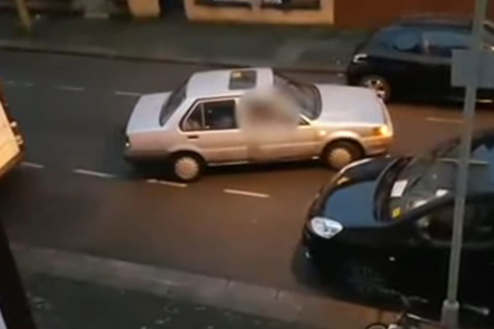 (VIDEO) KO LI JOJ JE DAO DOZVOLU?! Ovo je sigurno najgore parkiranje u istoriji!