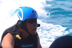 (VIDEO) OBAMA UŽIVA KAO NIKAD RANIJE: Surfuje na Devičanskim ostrvima o tuđem trošku!