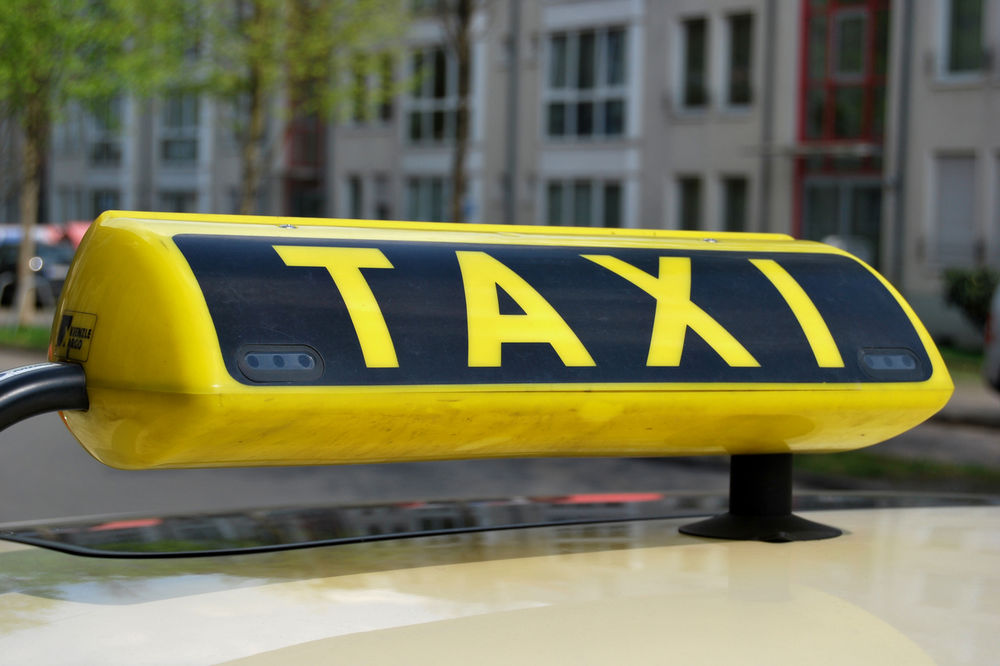 POZAJMIO KOMŠIJI 1.000 EVRA, A ONDA MU JE NEKO POKUCAO NA VRATA: Ispovest jednog beogradskog taksiste!