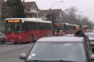 STALI AUTOBUSI U BRAĆE JERKOVIĆ: Obustavljen gradski prevoz zbog eksplozije automobila