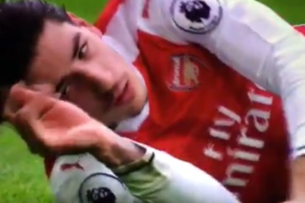 UZNEMIRUJUĆI VIDEO Navijače Arsenala šokirale patnje Beljerina pošto je doživeo udarac težak u glavu