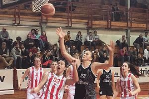 CRVENO-BELE OPET DOBILE VEČITI DERBI: Košarkašice Zvezde pobedile Partizan u regionalnoj ligi