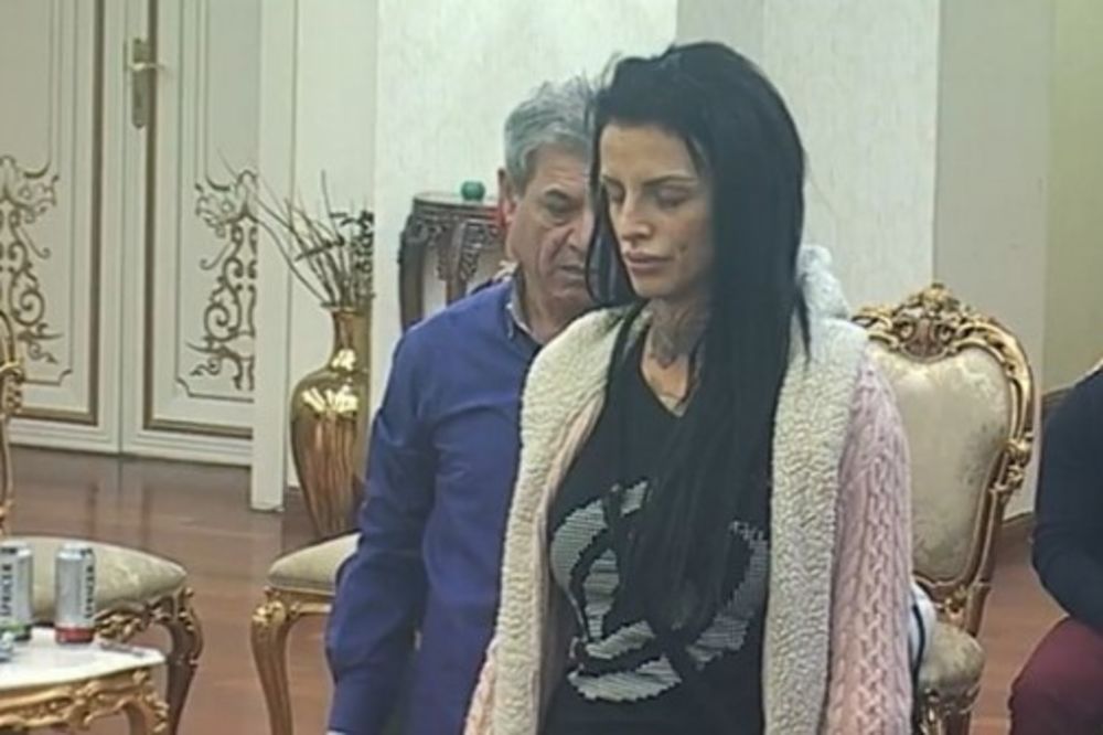 KRUNIĆKA IZLEČENA POSLE NERVNOG SLOMA: Jelena se držala za GLAVU tokom tretmana!