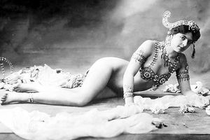 (VIDEO) DVOSTRUKI AGENT H21: Na današnji dan pogubljena je Mata Hari, fatalna žena i legendarna špijunka