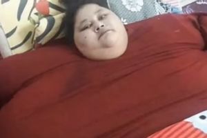(VIDEO) REKORD TEŽAK POLA TONE! Žena od 500 kilograma prvi put napustila kuću