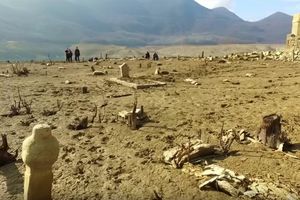 (VIDEO) JEZIVI PRIZORI: Iz jezera izronili ostaci kuća, grobova i džamije