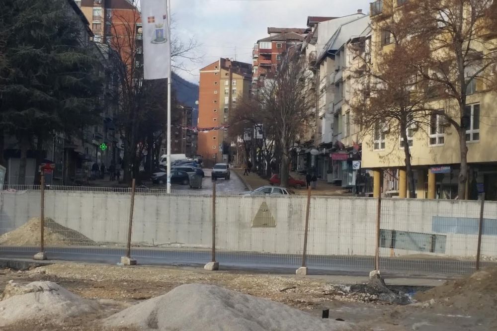 NASILJE NA KOSMETU: Grupa Albanaca napala i teško povredila dvojicu Srba u Kosovskoj Mitrovici