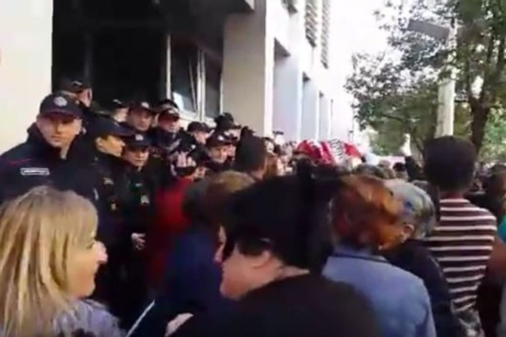 (VIDEO) PROTEST MAJKI U PODGORICI: Gospodo iz Vlade, čuvajte se žena